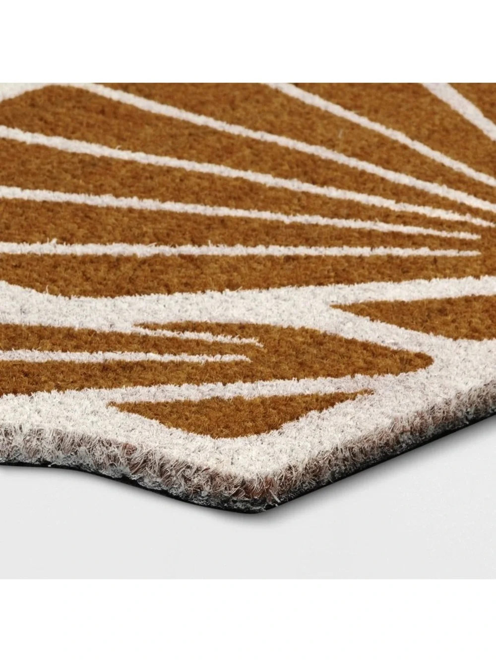 Coir Shell-Shaped Doormat in Brown and Cream